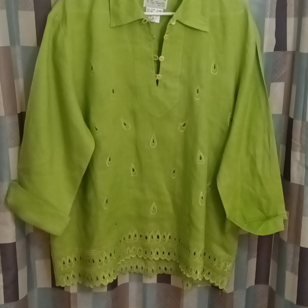 FINAL PRICE Jay Daniels beautiful pea green size 18 blouse. Tear drop embroidery